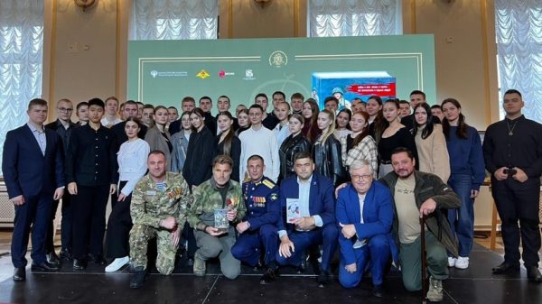 «Время героев»: Олег Рой и фронтовые писатели представили патриотический проект в Доме Пашкова